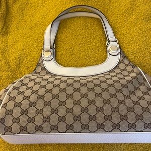 Preloved GUCCI hobo shoulder bag in good condition . No peeling .💯 AUTHENTIC